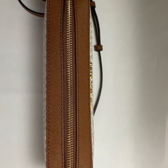 selling my sling bag - Picture 2 of 4